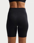Nike Sportswear Classic Shorts modello ciclista 20 cm a vita alta – Donna - DV7797