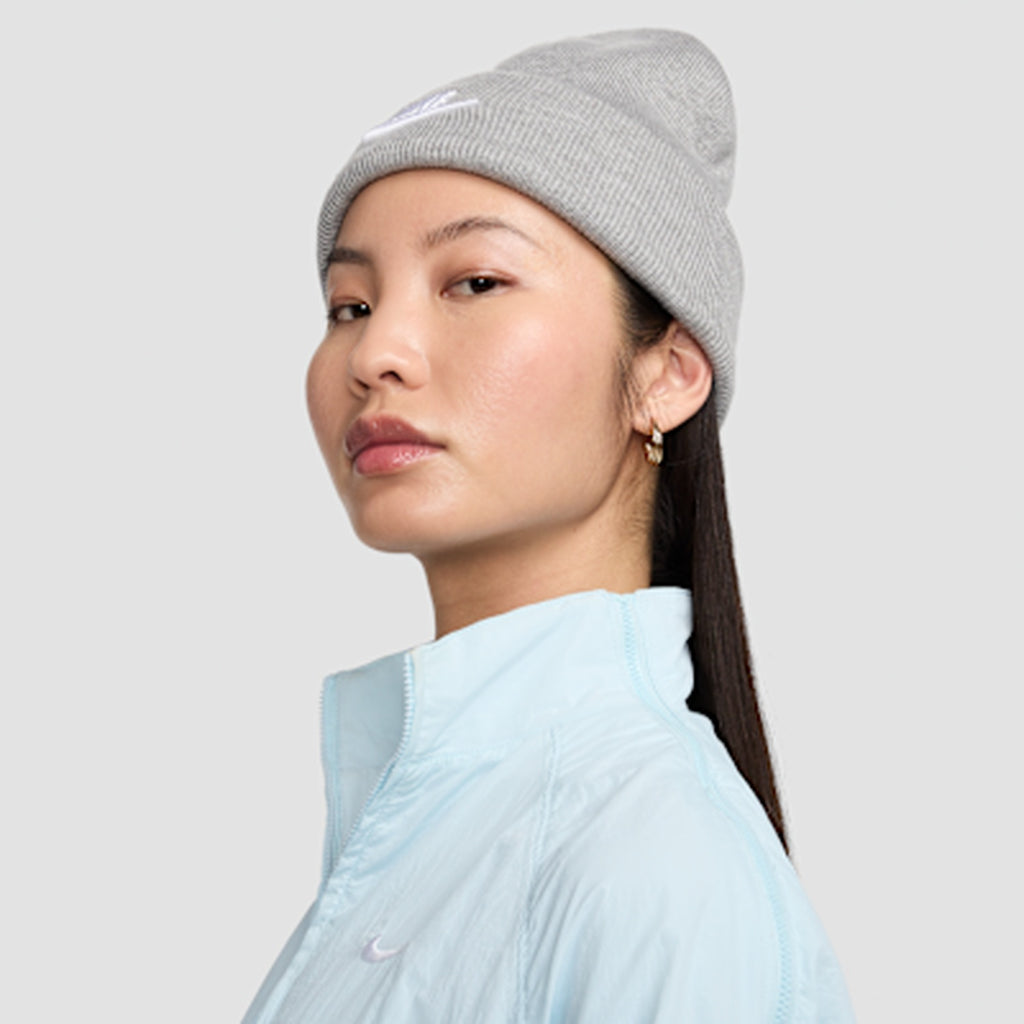 Nike Berretto Unisex Peak Futura - HF0186 - Dark Grey Heather / White - vista 3