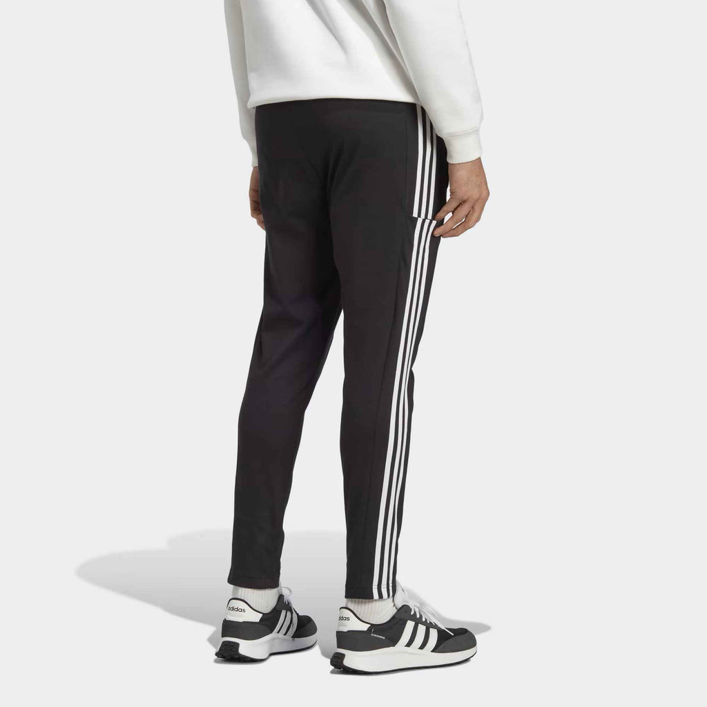 Adidas Pantaloni Uomo - ESSENTIALS SINGLE JERSEY 3-Stripe - IC0044 - Spoorty