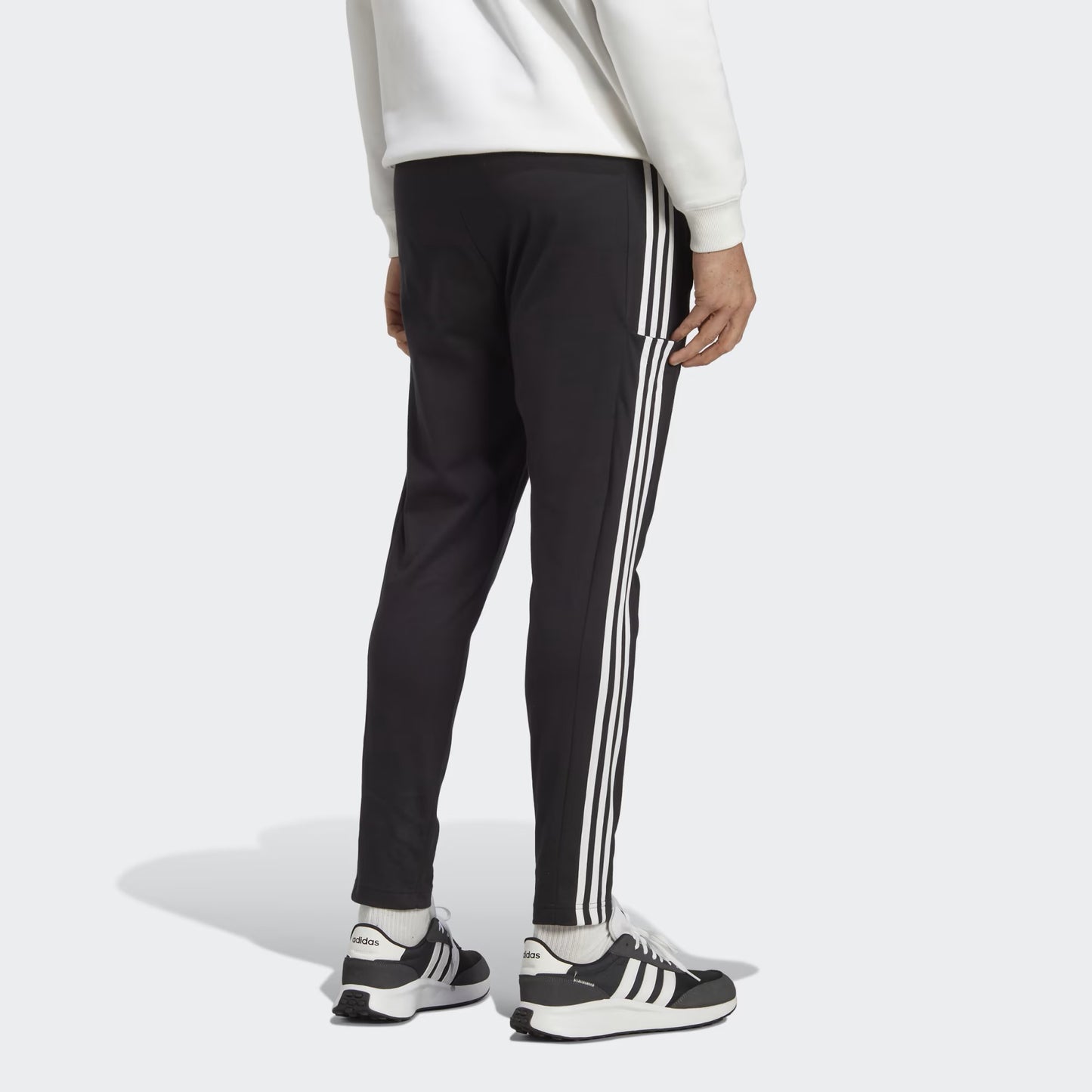 Adidas Pantaloni Uomo - ESSENTIALS SINGLE JERSEY 3-Stripe - IC0044