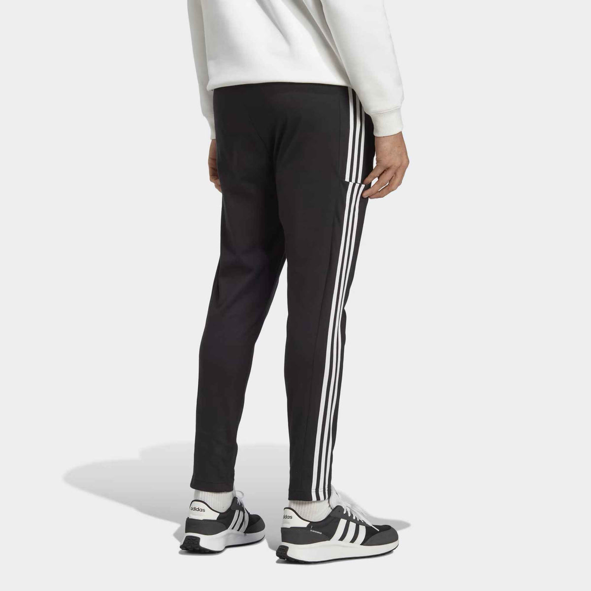 Adidas Pantaloni Uomo - ESSENTIALS SINGLE JERSEY 3-Stripe - IC0044 - Spoorty