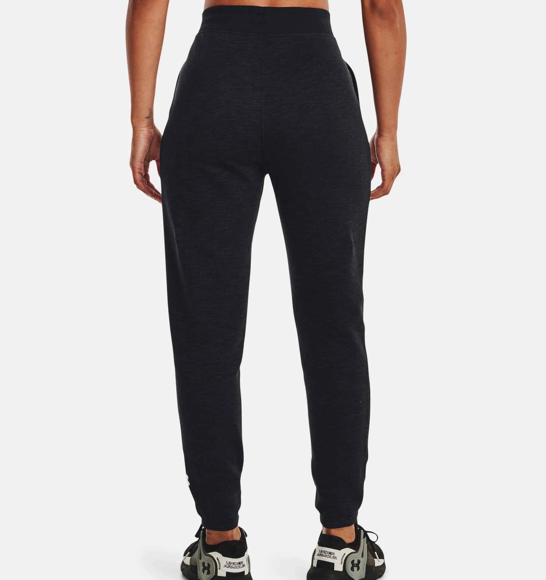 Under Armour Pantalone Donna - UA Essential Fleece Script - 1374105 - Spoorty