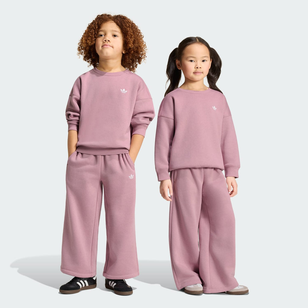 Adidas Loose Crew Top & Wide Leg Pants Set Magic Mauve indossato