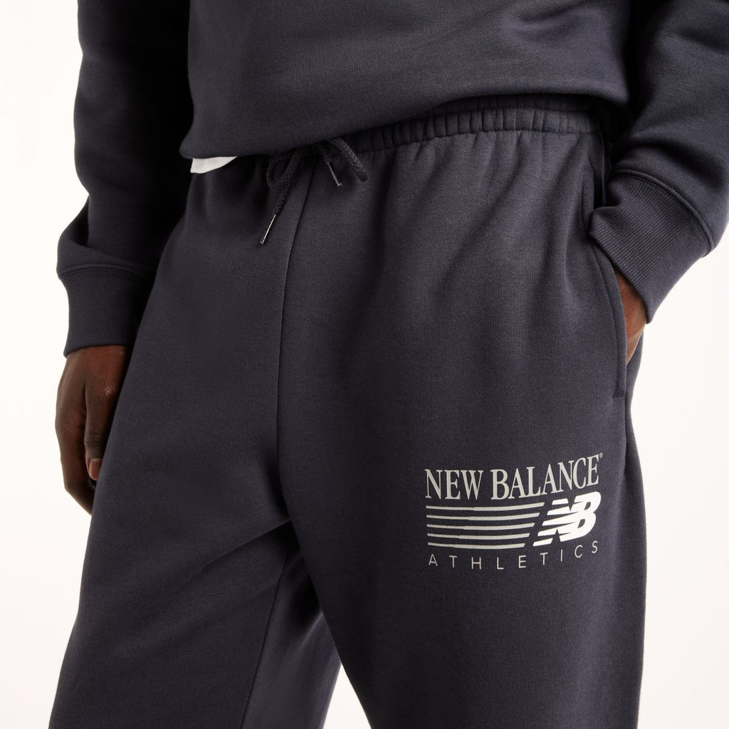 New Balance Jogger Uomo Reimagined Graphic Fleece - vista 3