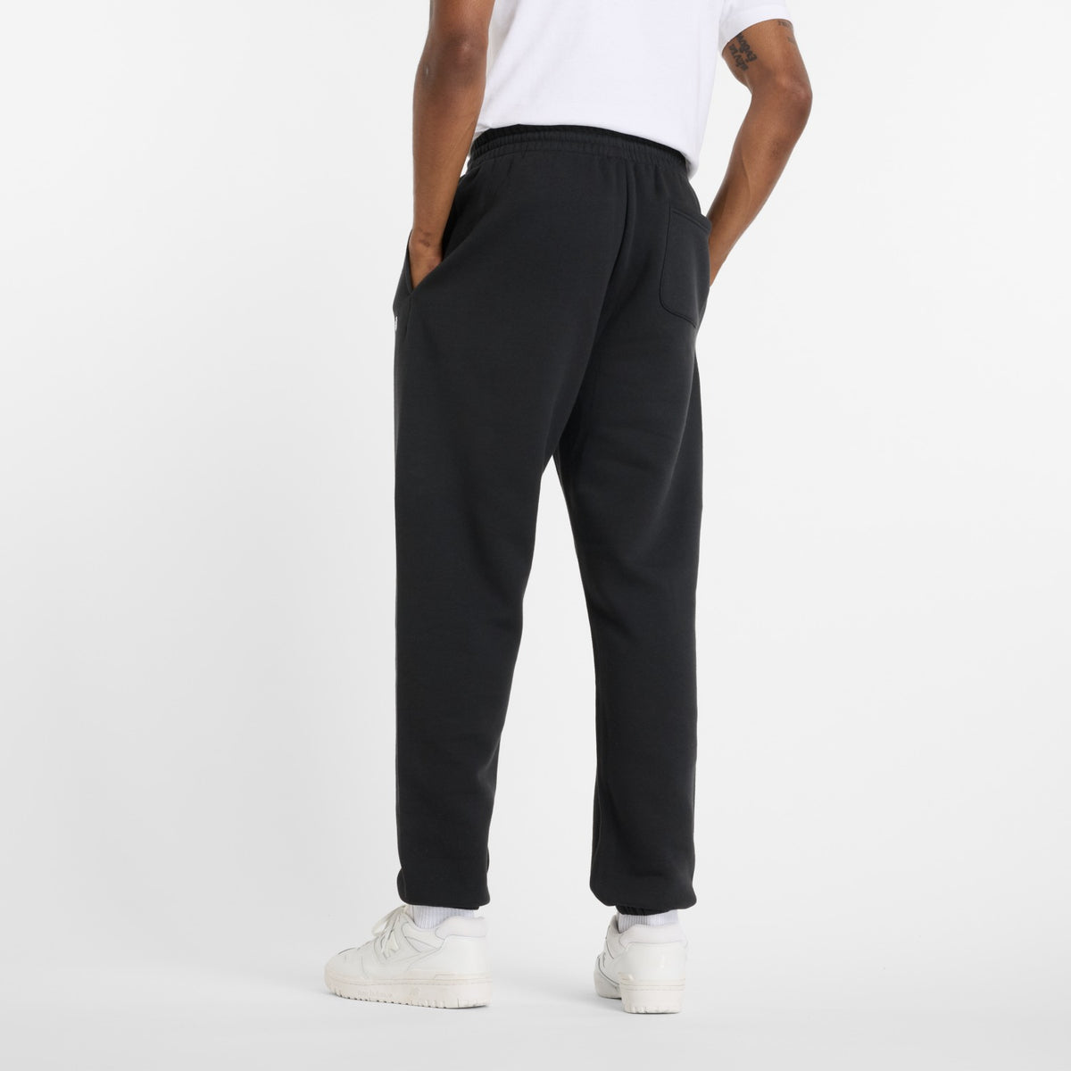 Pantaloni New Balance Sport Essentials neri, vista posteriore